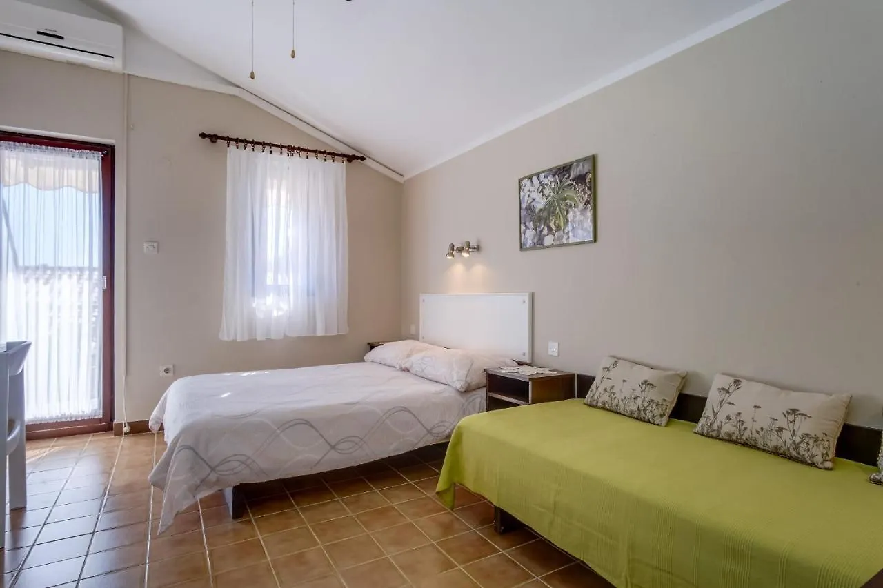 Apartments By The Sea Artatore, Losinj - 7934 Čunski