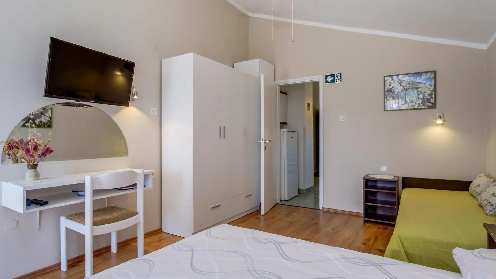 Apartments By The Sea Artatore, Losinj - 7934 Čunski